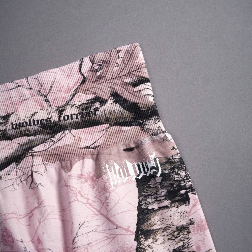 OUR PASSION EVERSON SEAMLESS SCRUNCH LEGGINGS in BEOWN/LIGHT MAUVE WOODLAND CAMO - Picture 11 of 15